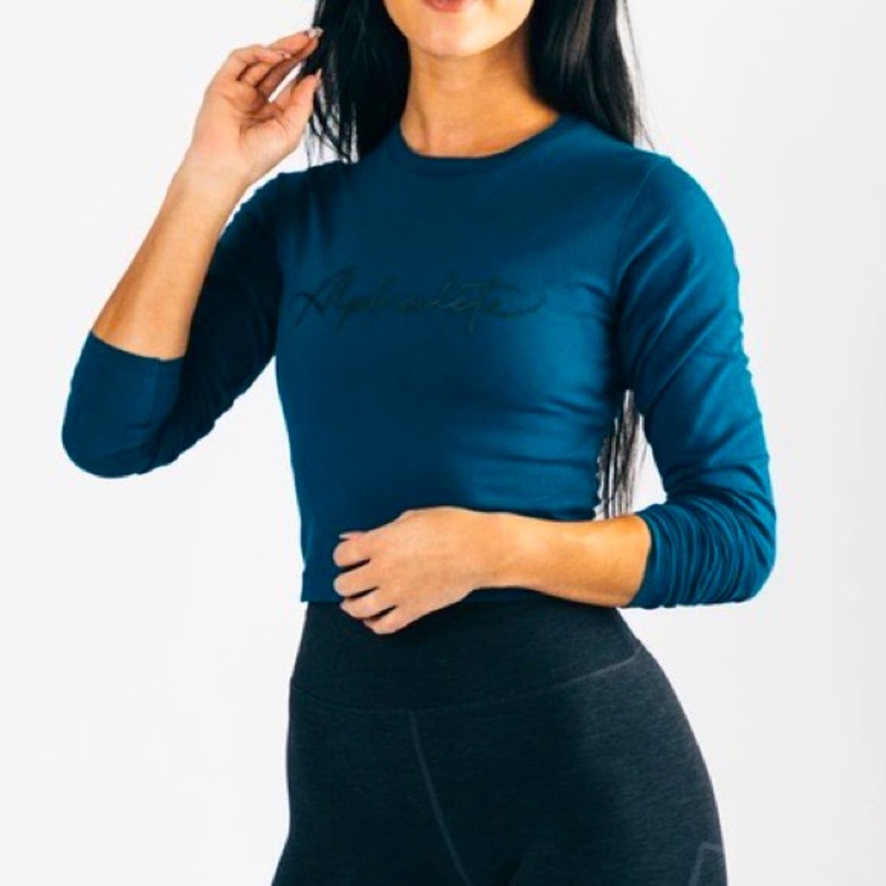 Alphalete Lifestyle Fit Long Sleeve Crop in Blue